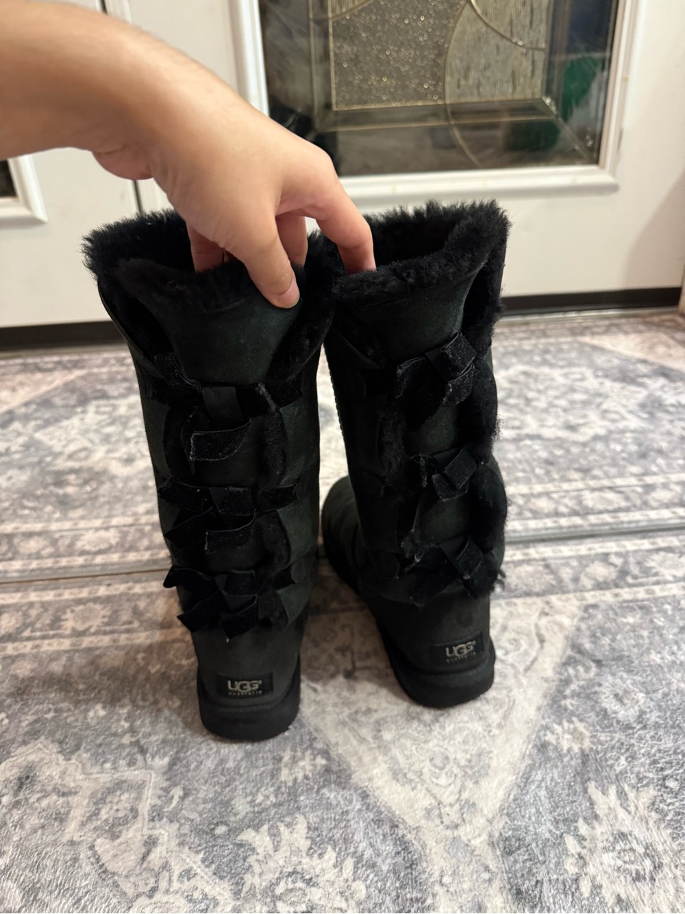 black long bailey bow uggs size 8